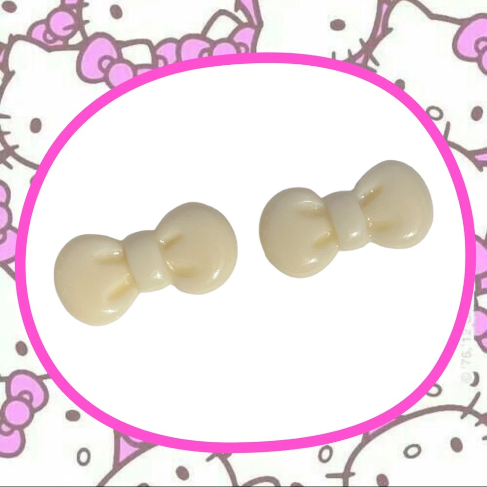 Cream Bow Stud Earrings